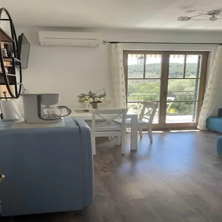 Kameja - One Bedroom With Balcony And Nature Reserve View Zeleni Apartment